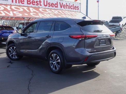 Certified 2022 Toyota Highlander XLE image 11