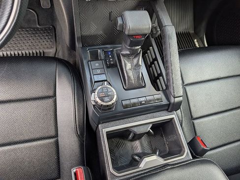 Used 2025 Toyota Tacoma TRD Off-Road AWD/4WD image 31