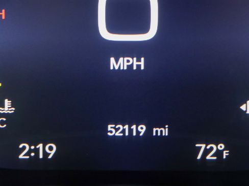 Used 2023 Chrysler Pacifica Touring-L FWD image 16