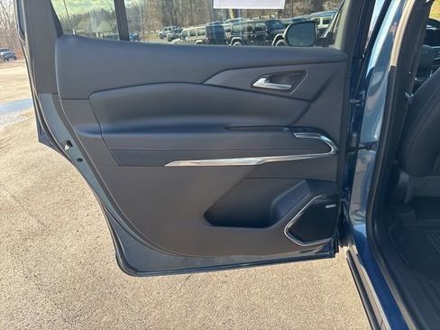 Used 2025 Chevrolet Traverse Z71 w/ Enhanced Driving Package image 14