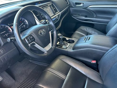 Used 2018 Toyota Highlander SE FWD image 10