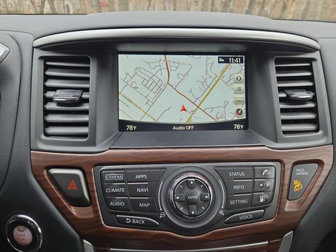 Used 2020 Nissan Pathfinder Platinum image 19