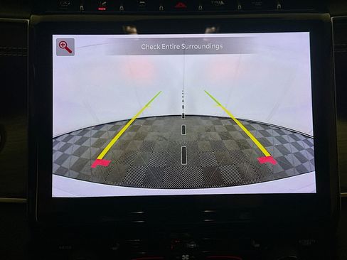 Used 2023 Jeep Grand Cherokee Limited w/ Black Appearance Package image 23