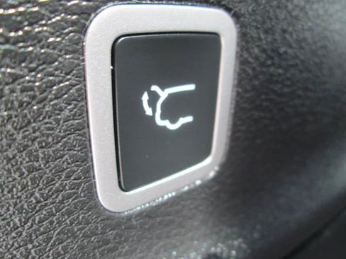 Used 2025 Chrysler Pacifica Select FWD image 12
