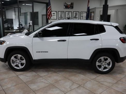 Used 2023 Jeep Compass Sport image 2
