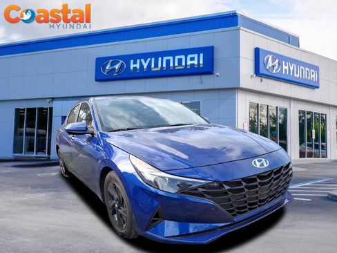 Used 2023 Hyundai Elantra SEL image 1