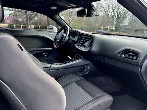 Used 2018 Dodge Challenger SXT image 16