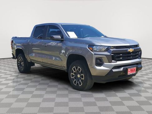 Used 2023 Chevrolet Colorado LT image 2