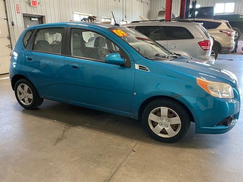 Used 2009 Chevrolet Aveo5 LT FWD image 5
