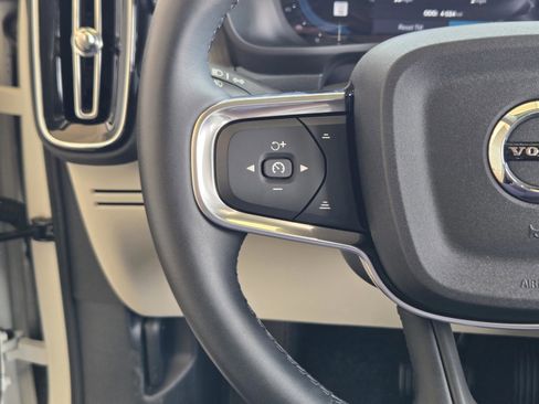 Used 2025 Volvo XC40 B5 Plus w/ Protection Package Premier image 29