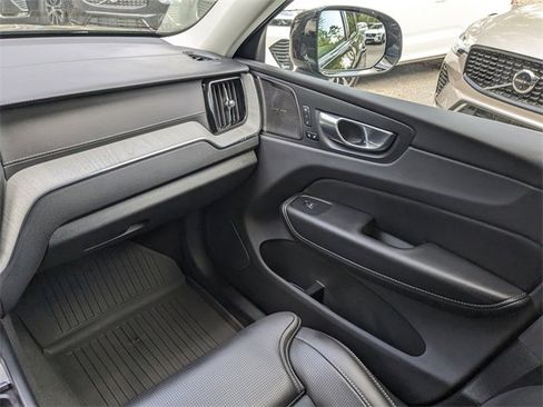 New 2025 Volvo XC60 B5 Ultra w/ Climate Package image 18