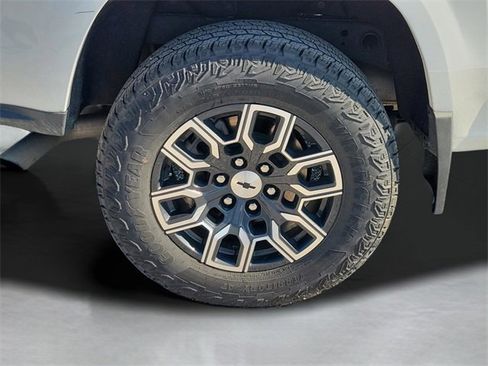 Used 2023 Chevrolet Colorado Z71 w/ Z71 Convenience Package 2 image 5