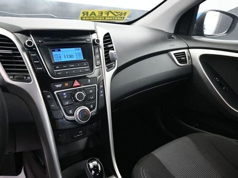 Used 2017 Hyundai Elantra GT image 21