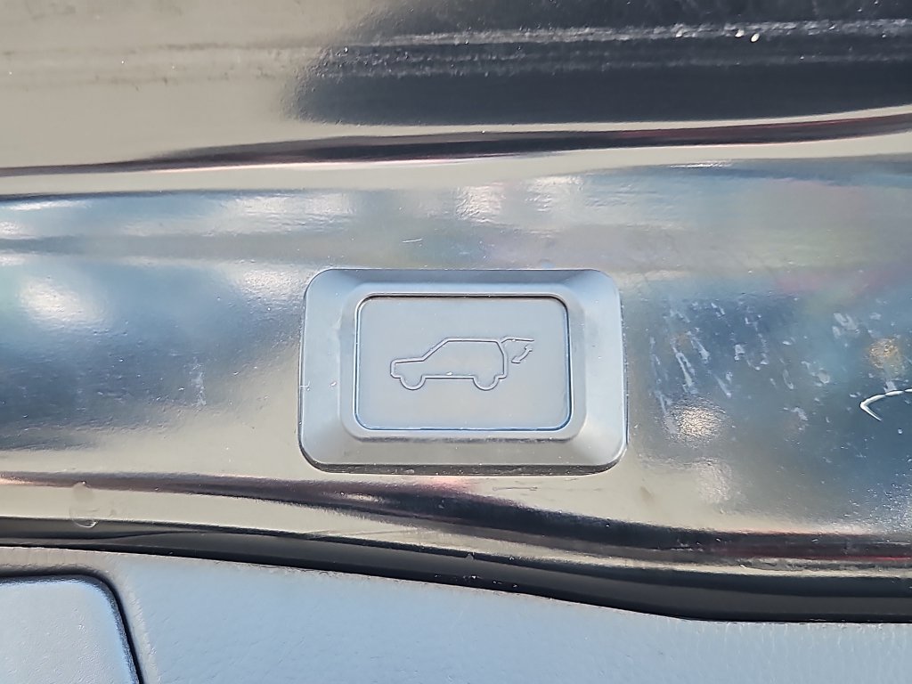 Used 2020 Toyota RAV4 XLE Premium AWD/4WD image 22