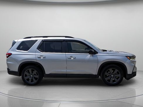 Used 2025 Honda Pilot Sport image 9
