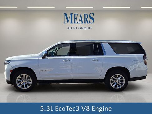 Used 2023 Chevrolet Suburban Premier image 3