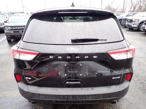 Used 2022 Ford Escape SE w/ SE Sport Appearance Package image 4