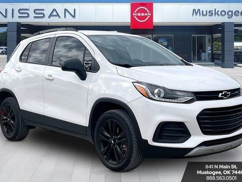 Used 2022 Chevrolet Trax LT w/ Redline Edition AWD/4WD image 1