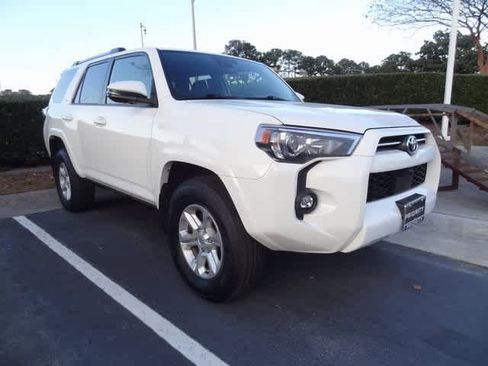 Used 2022 Toyota 4Runner SR5 Premium image 3