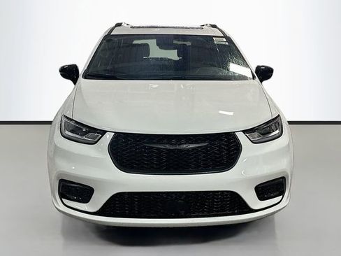 New 2026 Chrysler Pacifica Select w/ S Appearance Package image 4