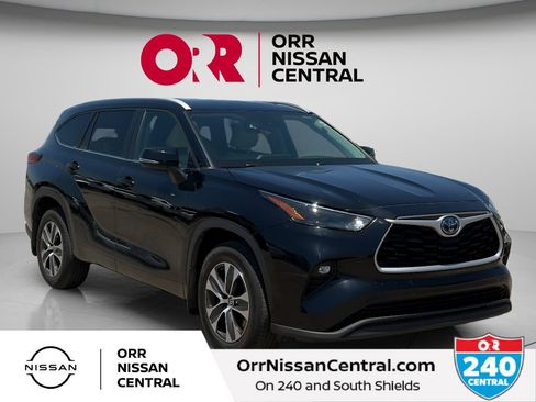 Used 2023 Toyota Highlander XLE AWD/4WD image 3