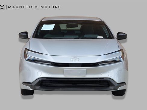 Used 2024 Toyota Prius LE FWD image 5