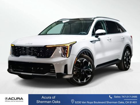 Used 2024 Kia Sorento EX w/ Panoramic Sunroof Package image 2