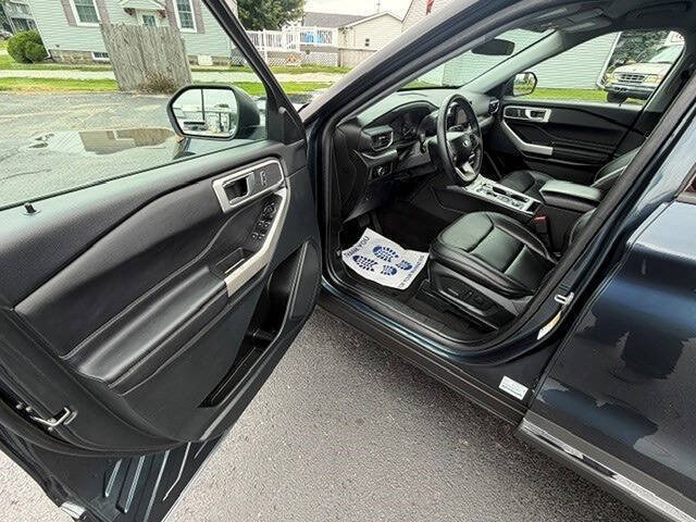 Used 2024 Ford Explorer XLT w/ Equipment Group 202A AWD/4WD image 11