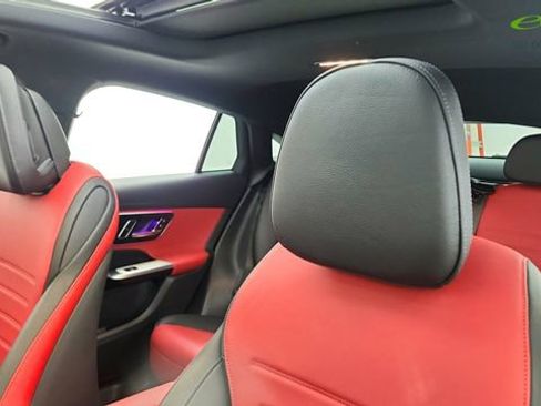 Used 2024 Mercedes-Benz GLC 300 4MATIC image 35