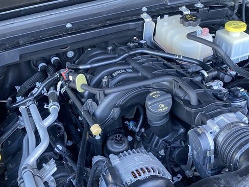 Used 2023 Jeep Gladiator Rubicon w/ Cold Weather Group image 11