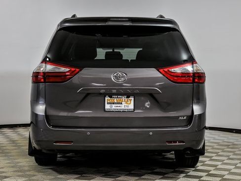 Used 2015 Toyota Sienna XLE Premium image 6