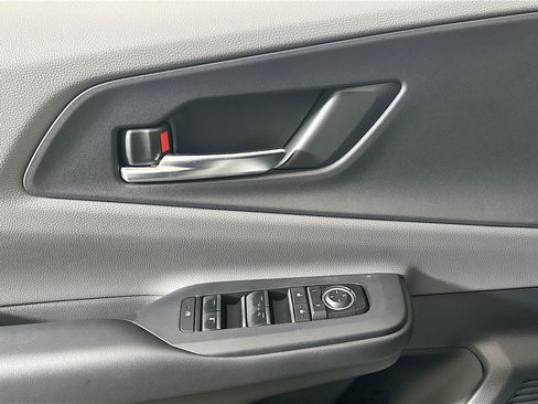 Used 2025 Toyota Prius XLE image 31