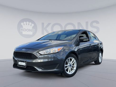 Used 2017 Ford Focus SE image 1