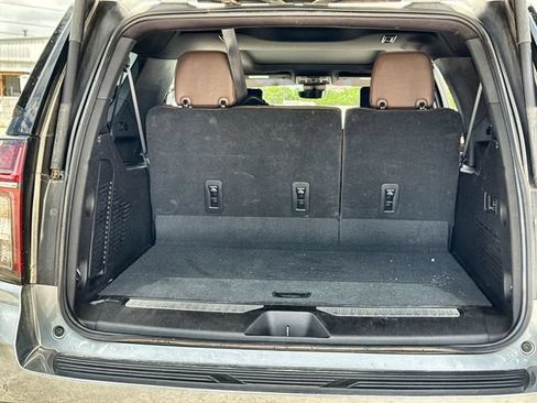 Used 2023 Chevrolet Suburban High Country w/ Advanced Technology Package RWD image 25