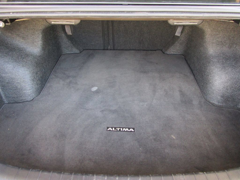 Used 2025 Nissan Altima 2.5 SV FWD image 14
