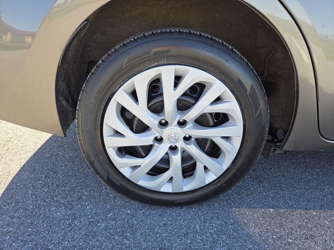 Used 2019 Toyota Corolla LE FWD image 29