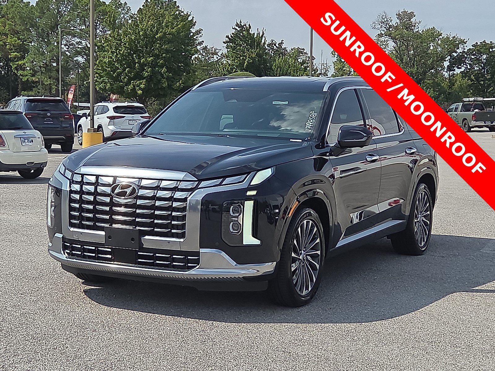 Used 2024 Hyundai Palisade Calligraphy FWD image 2