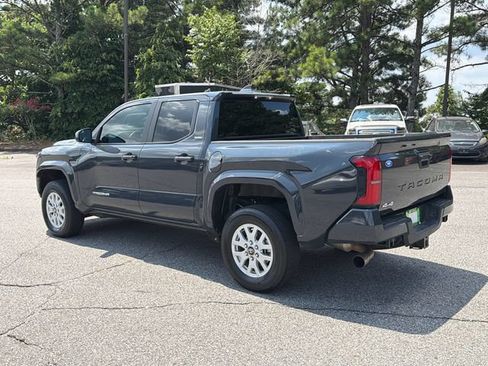 Used 2025 Toyota Tacoma SR5 AWD/4WD image 6