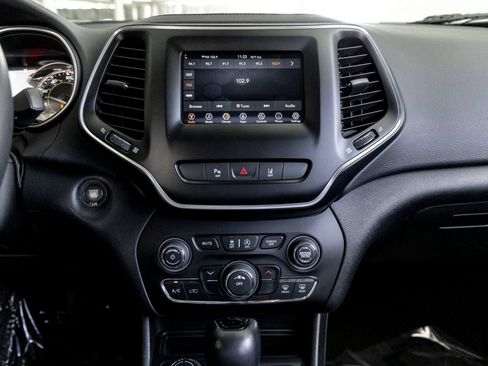 Used 2021 Jeep Cherokee Latitude Plus AWD/4WD image 16