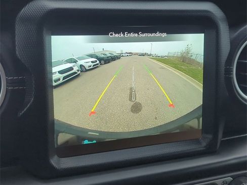 Used 2022 Jeep Wrangler Unlimited Sahara w/ Cold Weather Group image 19