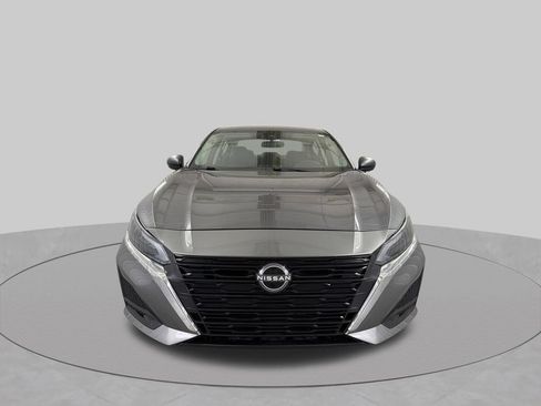 Used 2025 Nissan Altima 2.5 SV FWD image 4