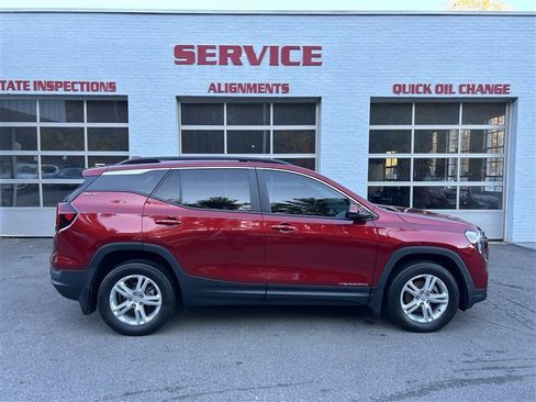 Used 2022 GMC Terrain SLE w/ Driver Convenience Package image 10