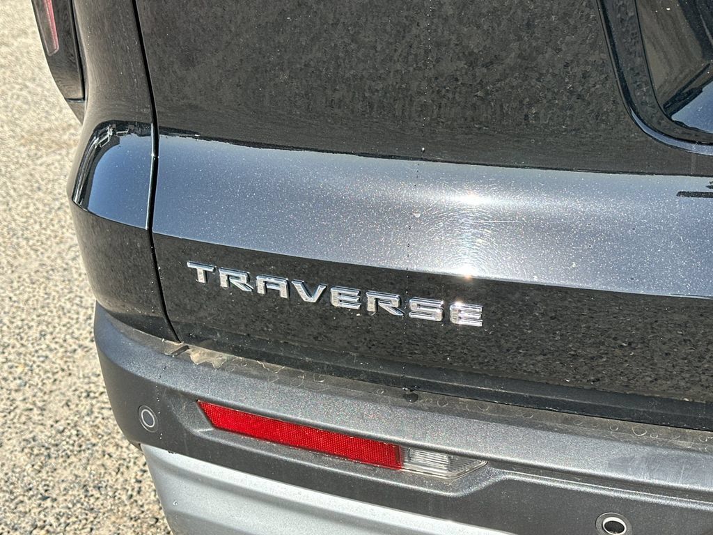 Used 2025 Chevrolet Traverse LT FWD image 41