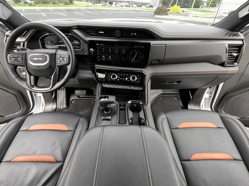 Used 2024 GMC Sierra 1500 AT4 w/ AT4 Preferred Package image 3