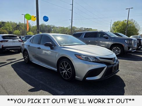 Used 2023 Toyota Camry SE w/ Cold Weather Package image 1