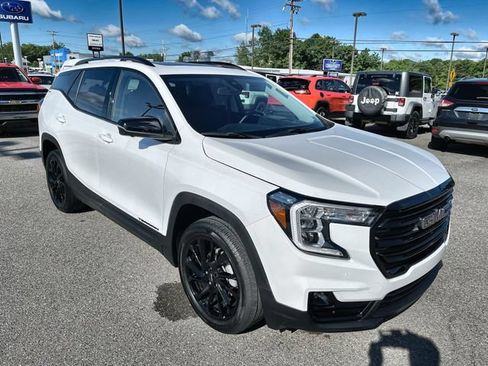 Used 2023 GMC Terrain SLT w/ Tech Package AWD/4WD image 10