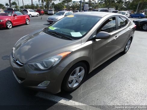 Used 2013 Hyundai Elantra GLS w/ Preferred Pkg FWD image 3