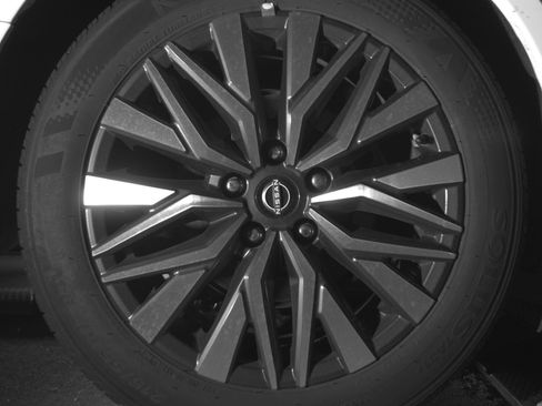 Used 2025 Nissan Altima 2.5 SV FWD image 15