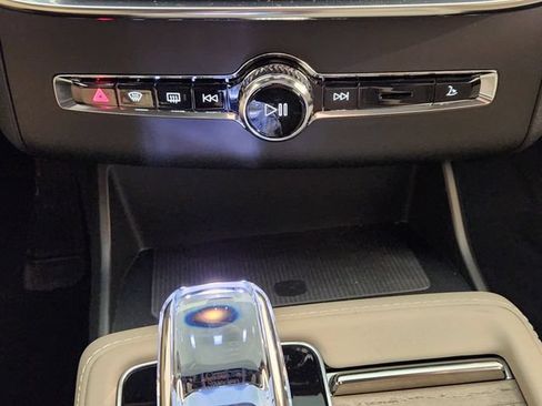 New 2026 Volvo XC90 B6 Plus w/ Protection Package Premier AWD/4WD image 19
