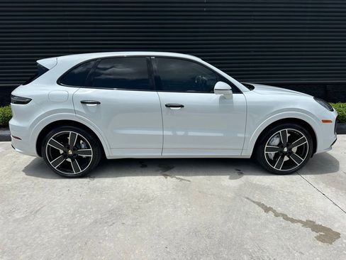 Certified 2019 Porsche Cayenne Turbo AWD/4WD image 10